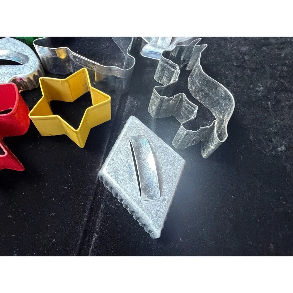 Vintage Mixed Lot Cookie Cutters Metal Plastic Holiday Shapes Rabbit Hen Star
